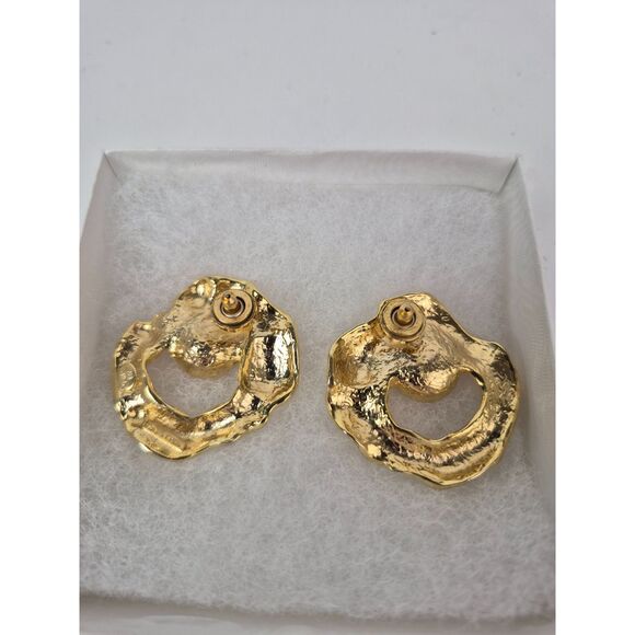 Oscar de la Renta Gold Rose Round Textured Stud Earrings - Picture 4 of 6